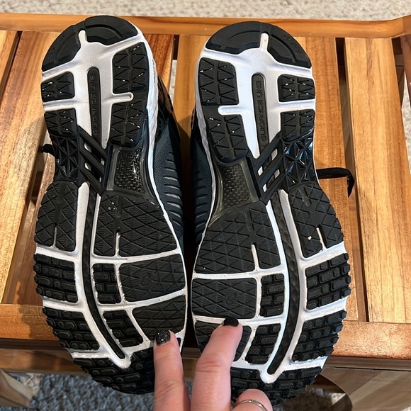 ASICS - Picture 4 of 7